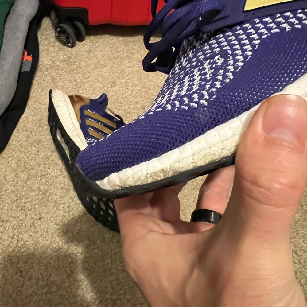 Men’s Adidas UltraBoost UW Huskies Purple/Gold Size 8. - Picture 8 of 13